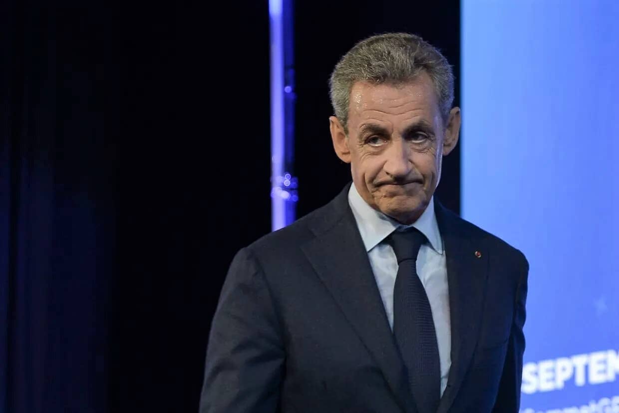 Nicolas Sarkozy : quatre ans de prison, dont deux avec sursis 1 Nicolas Sarkozy : quatre ans de prison, dont deux avec sursis