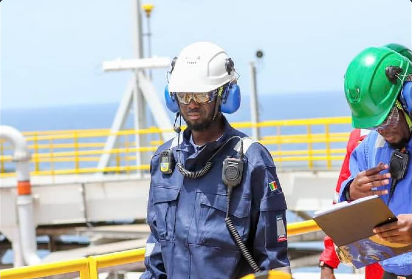 🇸🇳 Le Président Bassirou Diomaye Faye en Visite sur la Plateforme Pétrolière de Sangomar 1 🇸🇳 Le Président Bassirou Diomaye Faye en Visite sur la Plateforme Pétrolière de Sangomar
