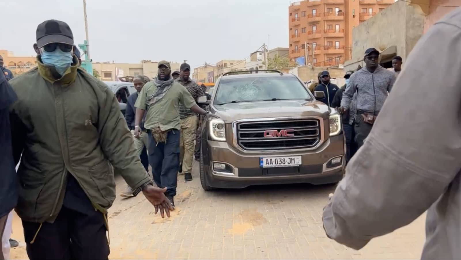 🇸🇳 Sénégal : Ousmane Sonko extrait de sa voiture, l'audience suspendue… Les dernières infos 1 🇸🇳 Sénégal : Ousmane Sonko extrait de sa voiture, l’audience suspendue… Les dernières infos