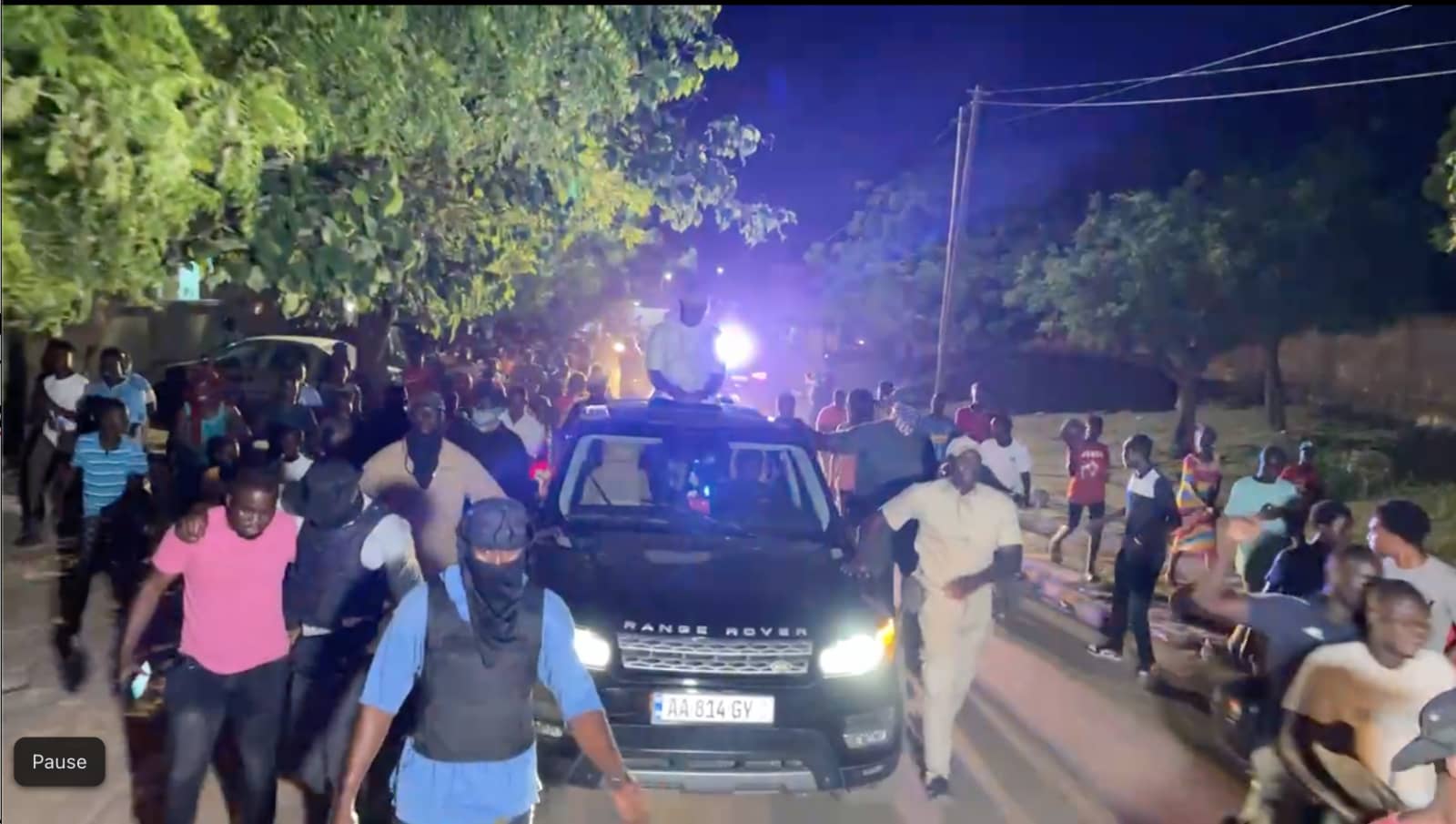🇸🇳 Suivez le concert de casseroles chez Barthelemy Dias