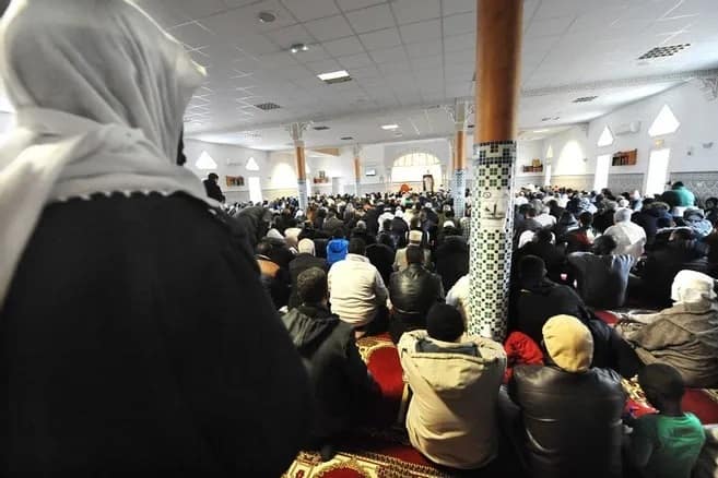 🇸🇳 Un Imam sénégalais expulsé du territoire français ce mercredi pour "ses prêches" envers les femmes 1 🇸🇳 Un Imam sénégalais expulsé du territoire français ce mercredi pour « ses prêches » envers les femmes