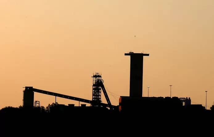 🇪🇸 Trois personnes prises au piège à 900 mètres de profondeur après un accident dans une mine en Espagne 1 🇪🇸 Trois personnes prises au piège à 900 mètres de profondeur après un accident dans une mine en Espagne