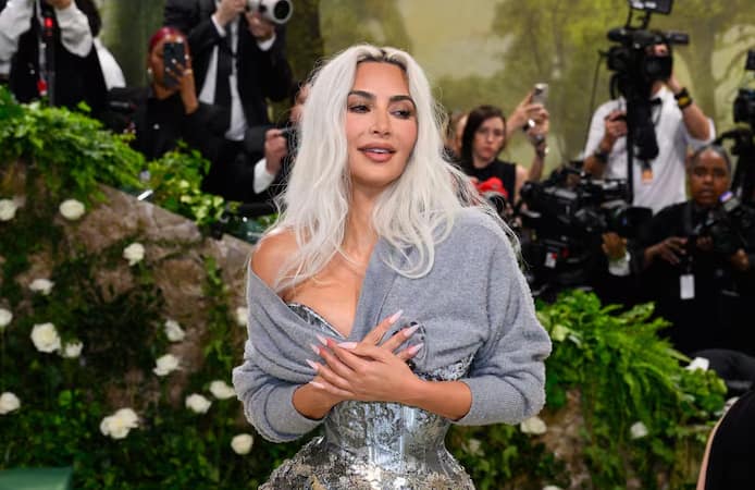 👥 Les confidences de Kim Kardashian: “J’avais l’intention de rester célibataire, mais…”