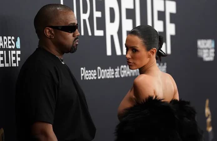 👥️ Kanye West risque de perdre des millions de dollars après son coup d’éclat aux Grammy Awards