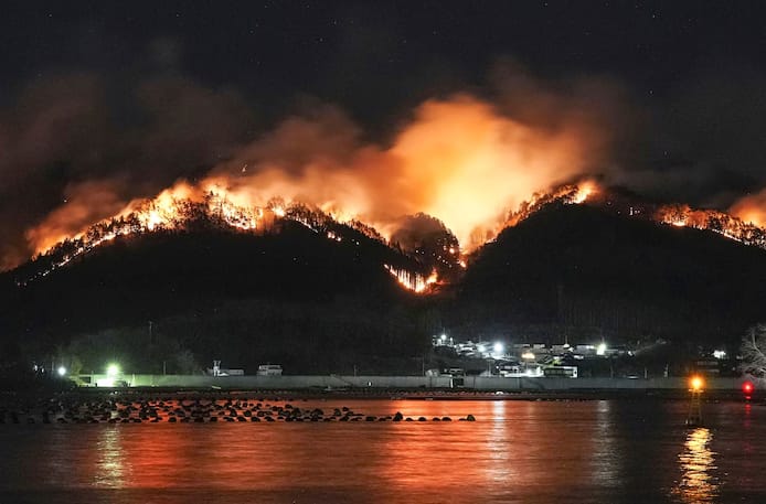 🇯🇵 Le plus grand incendie depuis des décennies: des milliers de personnes évacuées au Japon 1 🇯🇵 Le plus grand incendie depuis des décennies: des milliers de personnes évacuées au Japon
