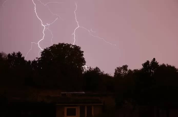 ⛈ La foudre blesse 18 personnes dans un parc en République tchèque 1 ⛈ La foudre blesse 18 personnes dans un parc en République tchèque