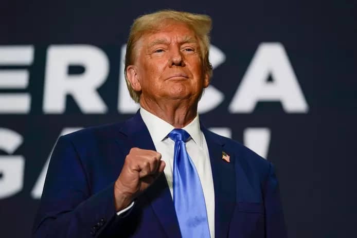 🇺🇸 Trump rêve d’en coller une à Biden: “Il y aurait du plastique partout” 1 🇺🇸 Trump rêve d’en coller une à Biden: “Il y aurait du plastique partout”