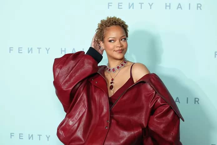 👥 “Incroyable”: Rihanna fait sensation en dévoilant sa chevelure au naturel 1 👥 “Incroyable”: Rihanna fait sensation en dévoilant sa chevelure au naturel