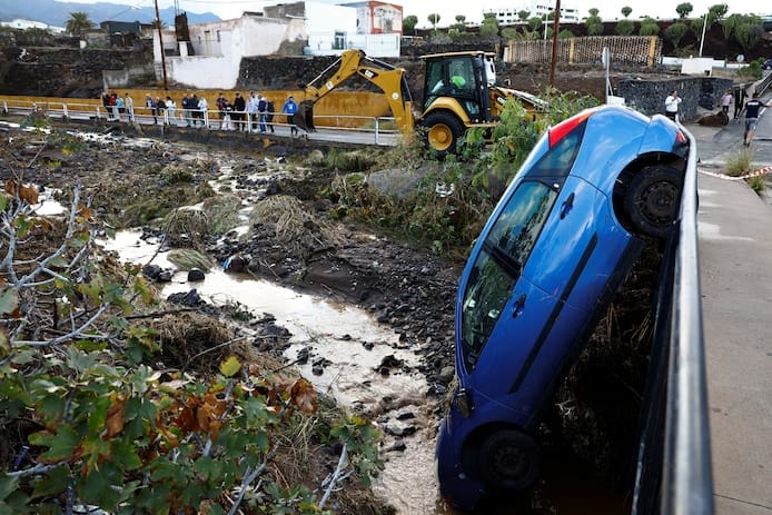 🇪🇸 Inondations en Espagne: des voitures emportées par le courant aux îles Canaries, Valence aussi en alerte 1 🇪🇸 Inondations en Espagne: des voitures emportées par le courant aux îles Canaries, Valence aussi en alerte