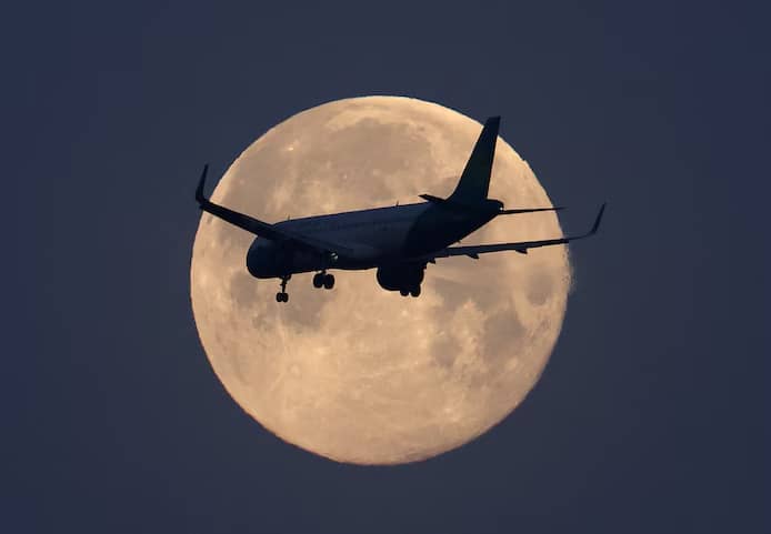 🌕 Les splendides images de la “pleine lune du loup” à travers le monde 1 🌕 Les splendides images de la “pleine lune du loup” à travers le monde
