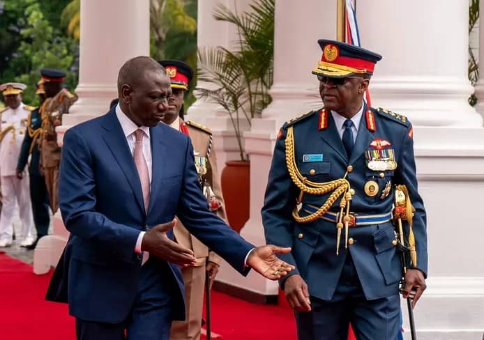 🇰🇪 Un hélicoptère s’écrase au Kenya: le chef des armées et neuf responsables militaires tués 1 🇰🇪 Un hélicoptère s’écrase au Kenya: le chef des armées et neuf responsables militaires tués