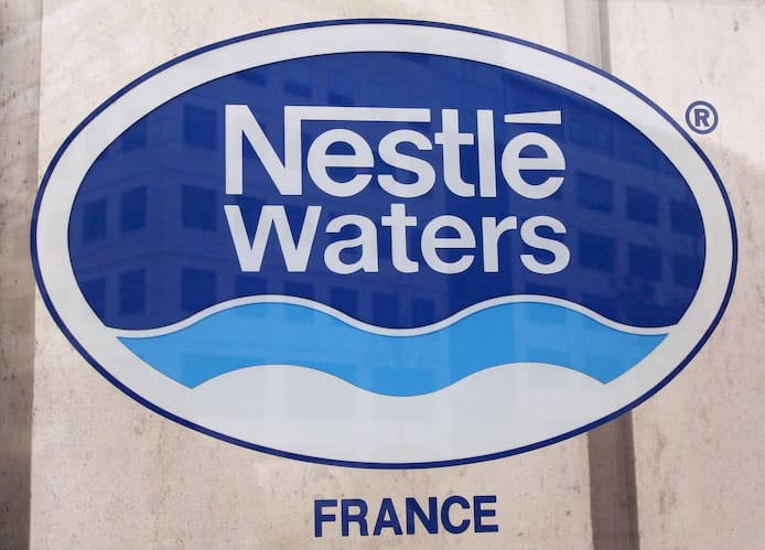 🇫🇷 Nestlé aurait commercialisé des eaux non conformes avec l’aval de l’État français, selon une enquête 1 🇫🇷 Nestlé aurait commercialisé des eaux non conformes avec l’aval de l’État français, selon une enquête
