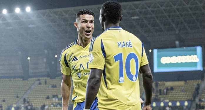 ⚽ Cristiano Ronaldo offre un penalty à Sadio Mané lors de la victoire d'Al-Nassr 1 ⚽ Cristiano Ronaldo offre un penalty à Sadio Mané lors de la victoire d’Al-Nassr