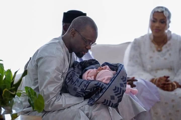 🇸🇳 Bassirou Diomaye Faye donne le nom de sa fille à la mère d’Ousmane Sonko : un geste salué par le Premier Ministre 1 🇸🇳 Bassirou Diomaye Faye donne le nom de sa fille à la mère d’Ousmane Sonko : un geste salué par le Premier Ministre