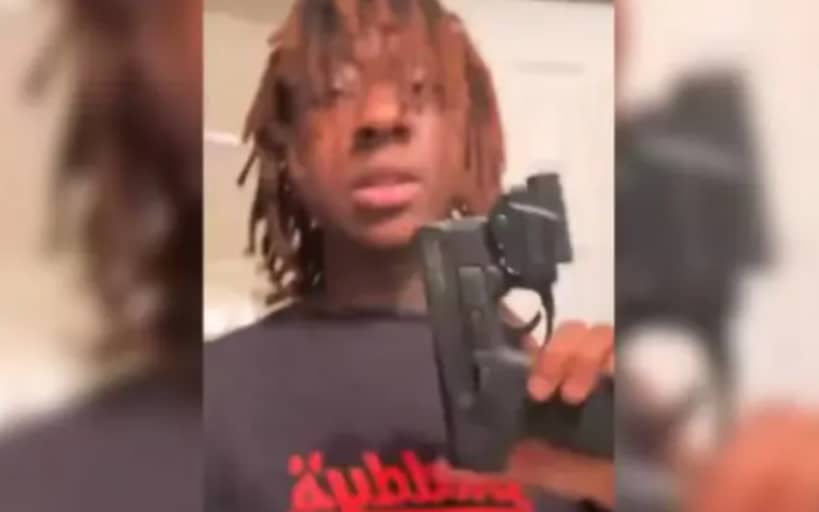 🇺🇸 Un rappeur américain de 17 ans meurt en se tirant accidentellement une balle dans la tête en tournant une vidéo 1 🇺🇸 Un rappeur américain de 17 ans meurt en se tirant accidentellement une balle dans la tête en tournant une vidéo