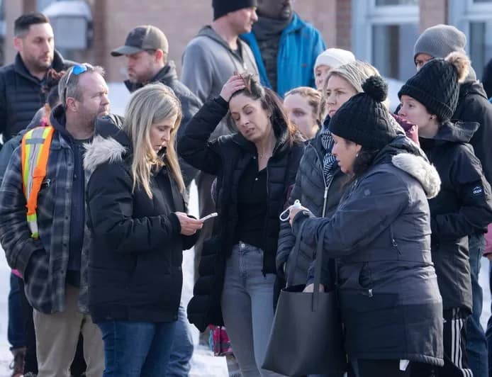 🇨🇦 Un bus fonce sur une garderie au Québec: deux enfants sont morts, la piste d’un “acte délibéré” envisagée 5 image 87