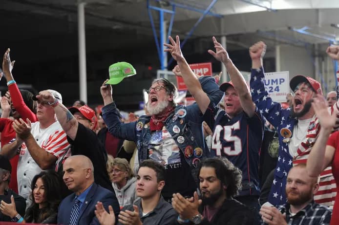 🇺🇸 Trump rêve d’en coller une à Biden: “Il y aurait du plastique partout” 3 image 153