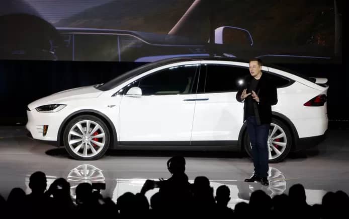 🇺🇸 Une milliardaire américaine se noie dans sa propriété à cause d’une erreur avec sa Tesla 4 image 93