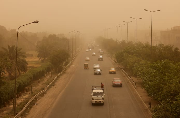 🇮🇷 Un nuage de poussière géant paralyse l’ouest de l’Iran : 13 millions d’habitants confinés 1 🇮🇷 Un nuage de poussière géant paralyse l’ouest de l’Iran : 13 millions d’habitants confinés