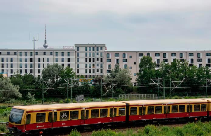 🇩🇪 Berlin : Deux personnes décèdent après être montées sur le toit d’un train