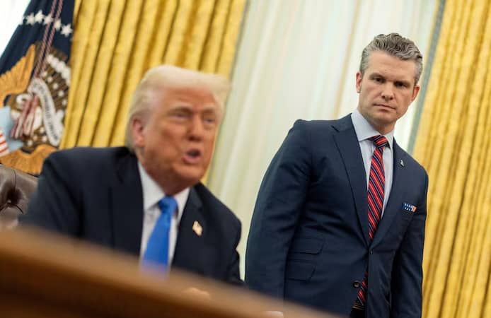 🇺🇸 Nouvelle bévue de Pete Hegseth : le secrétaire américain à la Défense a suspendu l’aide à l’Ukraine sans l’accord de Trump