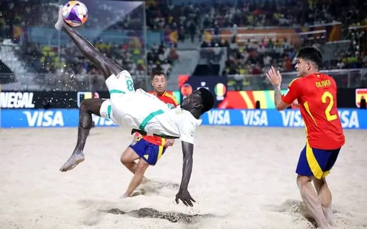 🥅 Beach Soccer – Mondial 2025 : entrée fracassante des Lions face à l’Espagne (4-1)