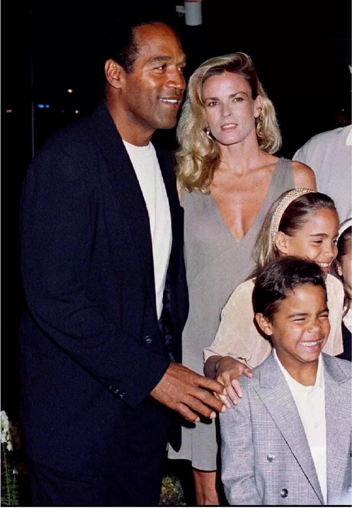 🇺🇸 O.J. Simpson, ex-superstar du football américain, est décédé 5 image 96